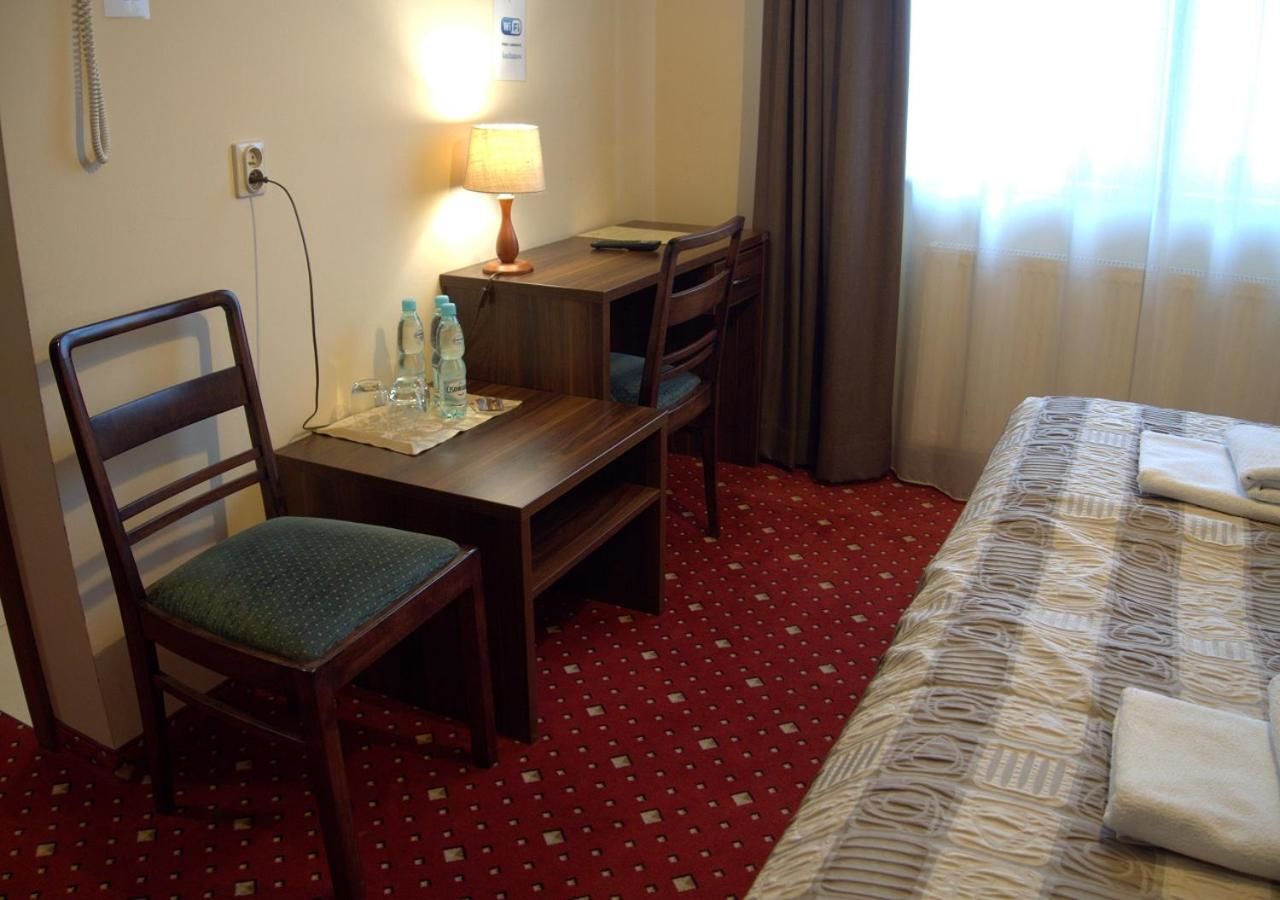 Отель Hotel Kochanów Kochanów